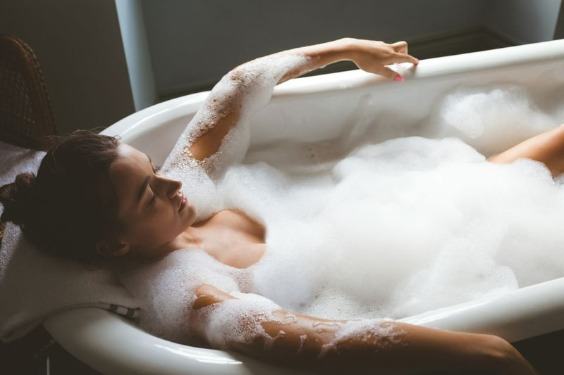 Голая девушка в ванне джакузи 19 фото