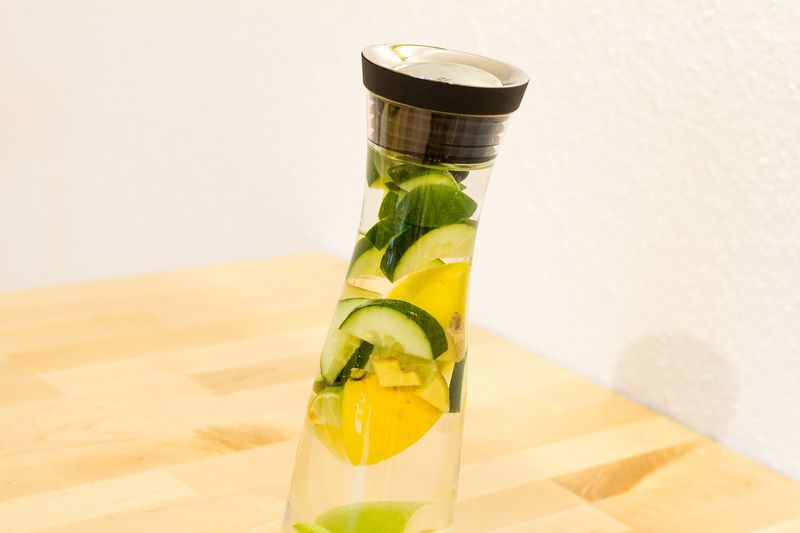 Das sind die besten Abnehmdrinks für einen flachen Bauch