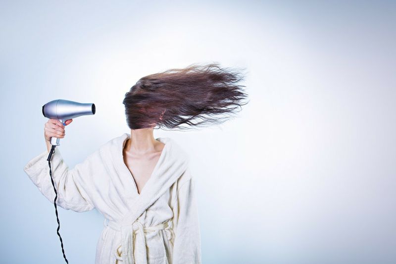 Kaputte & strapazierte Haare reparieren