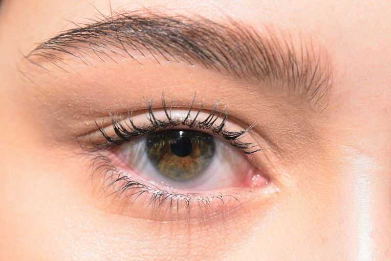 So tuschst du deine Wimpern richtig!