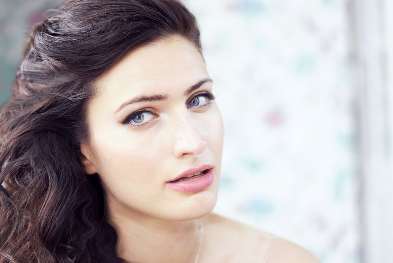 Die besten Beautytricks, um morgens strahlend schön zu erwachen