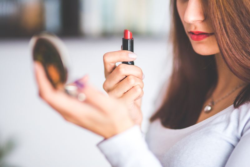 3 überraschende Dinge, für die du deinen Lippenstift verwenden kannst!