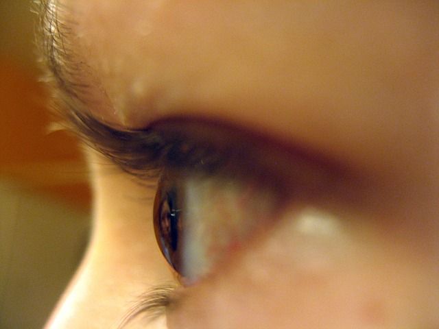 Du hast lange Wimpern?