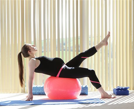 Mit diesen simplen Übungen schnell am BAUCH ABNEHMEN!