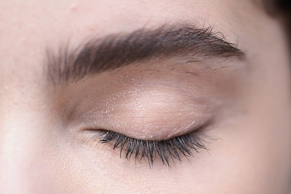 Dichtere Wimpern in einer Minute