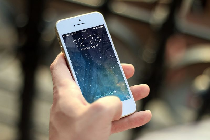 DIY: So machst du dein kaputtes Smartphone zum Hingucker!