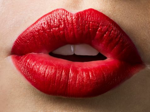 Mit dieser Anleitung gelingt das perfekte Lippen MAKE-UP!