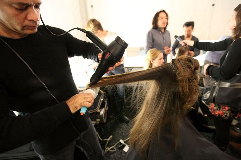 Deshalb glänzen deine Haare nicht!