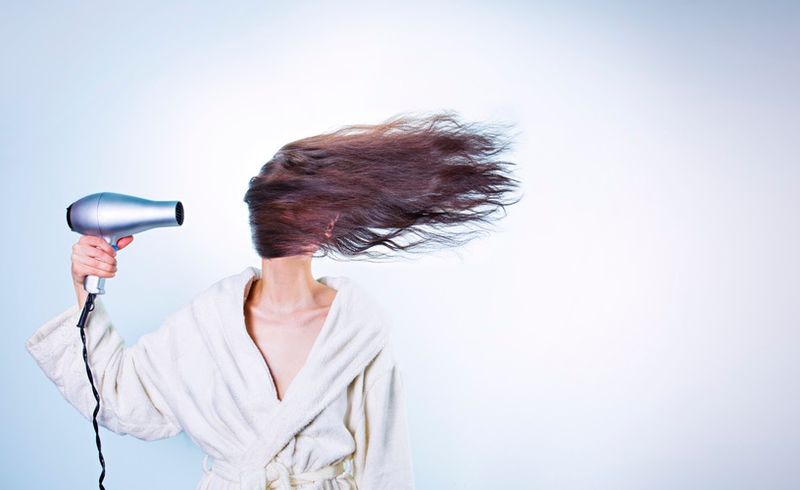 Mit diesen Tipps werden deine kaputten Haare wieder gesund