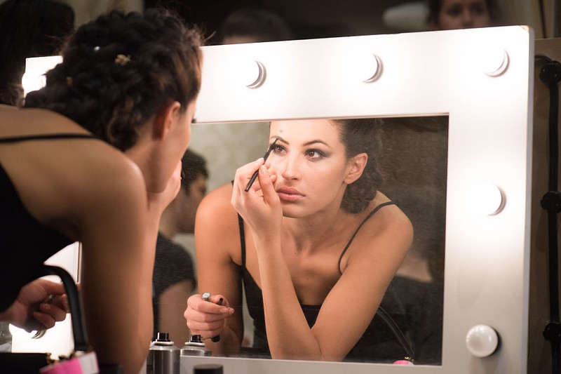 Dieser Mascara-Fehler macht deine Augen kleiner!