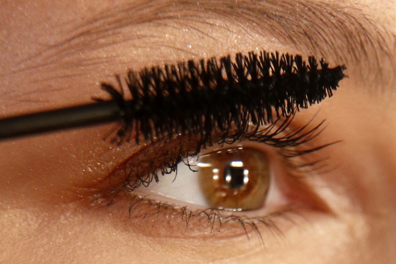 Dieser Mascara-Fehler macht deine Augen kleiner!