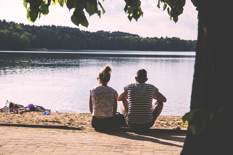 Stopp! An diesen Stellen solltest du Jungs beim 1. Date nicht berühren
