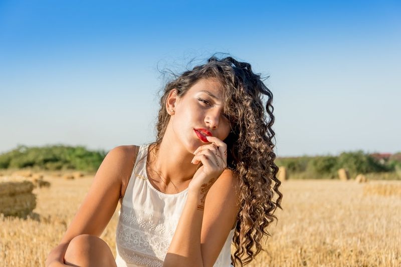 10 Dinge, die nur Frauen mit Locken verstehen