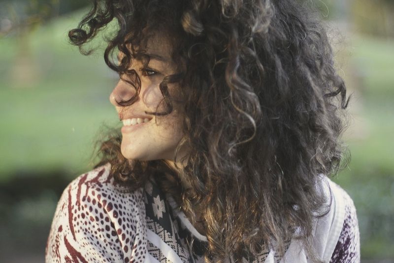 10 Dinge, die nur Frauen mit Locken verstehen