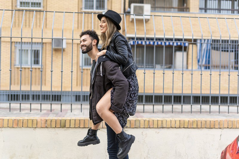 Wenn unter Befreundeten auch eine anziehende Komponente dazu kommt, spricht man von Freundschaft plus.
