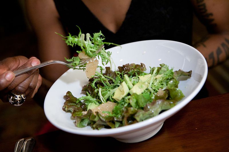 7 Tipps, wie du mit dem Essen aufhörst, wenn du satt bist!