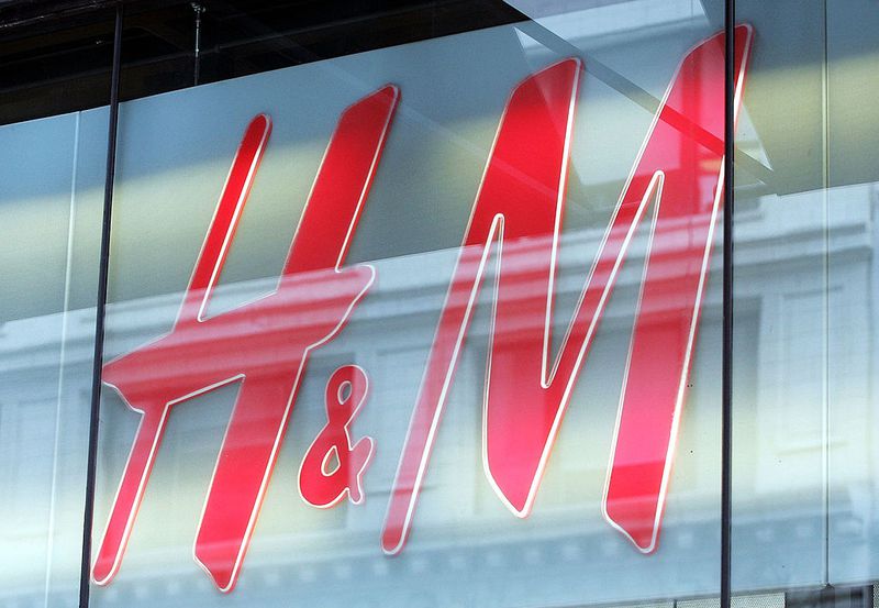 Neue H&M Werbung: Achselhaare, Falten, Kurven!