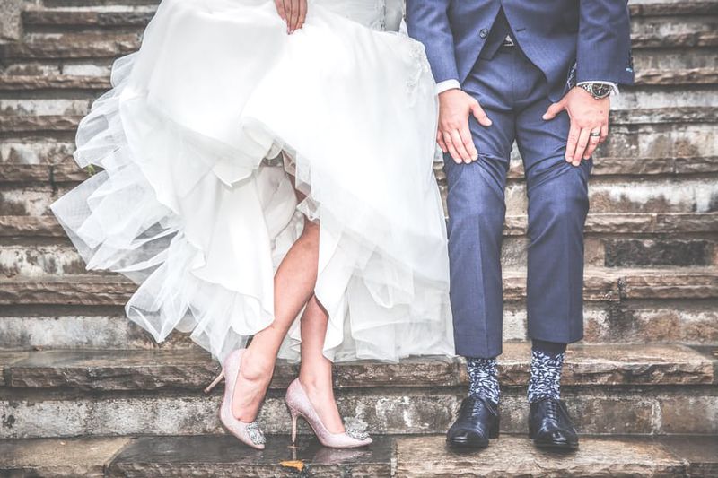Sollte eine Frau bei der Hochzeit den Namen ihres Mannes annehmen?