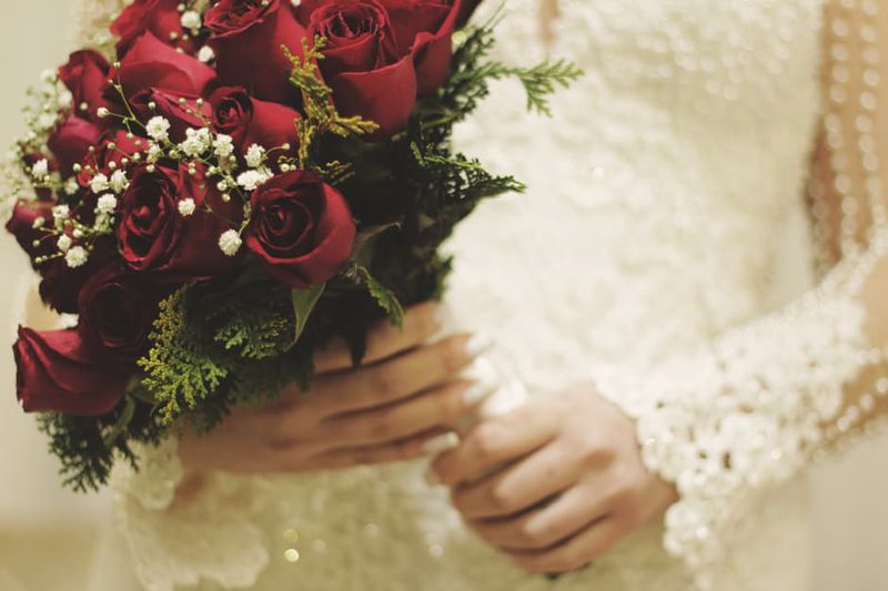 Sollte eine Frau bei der Hochzeit den Namen ihres Mannes annehmen?