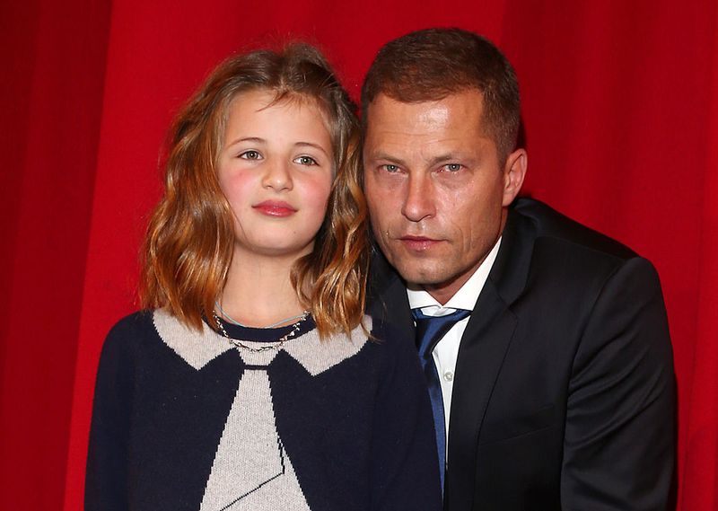 Emma Schweiger hier noch ganz kindlich auf einem Event mit Vater Til Schweiger