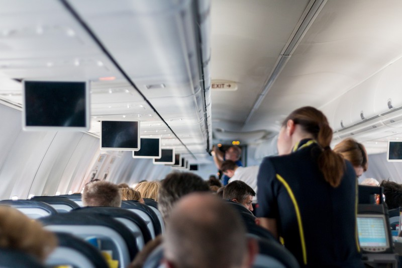 Getränke im Flugzeug: Das würden Flugbegleiter niemals trinken