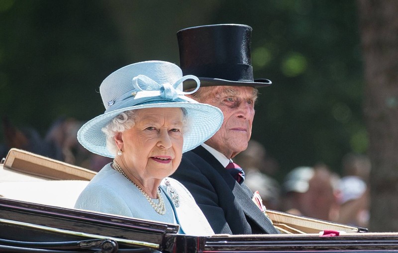 Queen Elizabeth und ihr Ehemann Prinz Philip, die selten Zärtlichkeiten austauschten