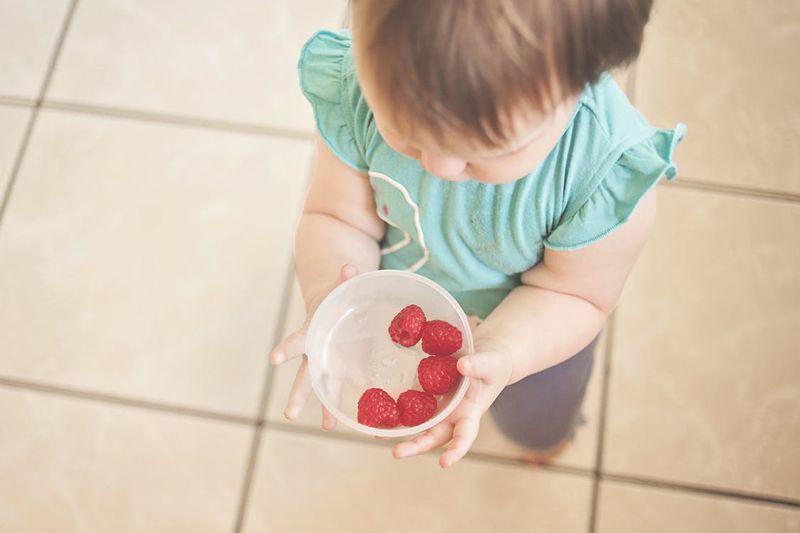 Studie zeigt: Babys, die so gefüttert werden, sind doppelt so oft übergewichtig