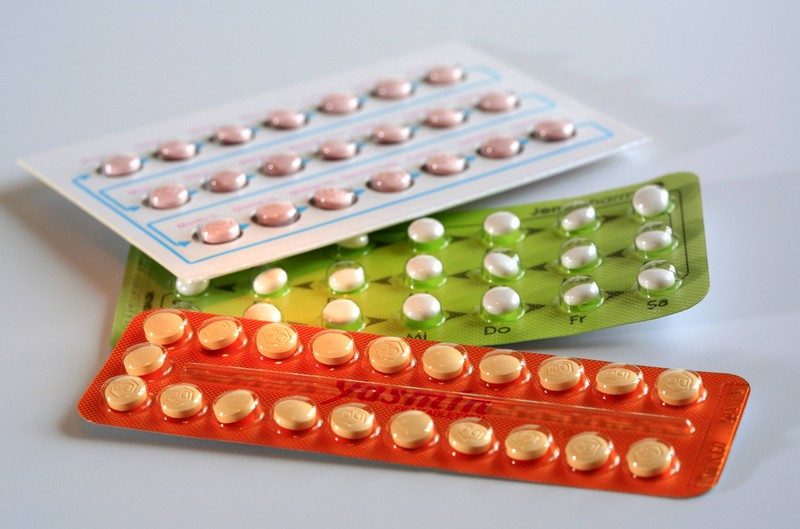 Studien haben gezeigt, dass durch die Pille das Risiko von Thrombosen und Gebärmutterhals- sowie Leberkrebs erhöht ist.