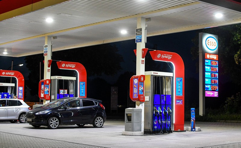 Die Tankstellen von Esso fingen 2016 damit an, Geld zu verlangen, wer Luft benötigt.