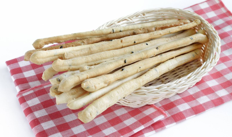 Grissini sind italienische Brotstangen.