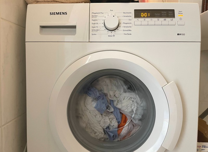 Mit der Waschtemperatur bleibt deine Waschmaschine keimfrei.