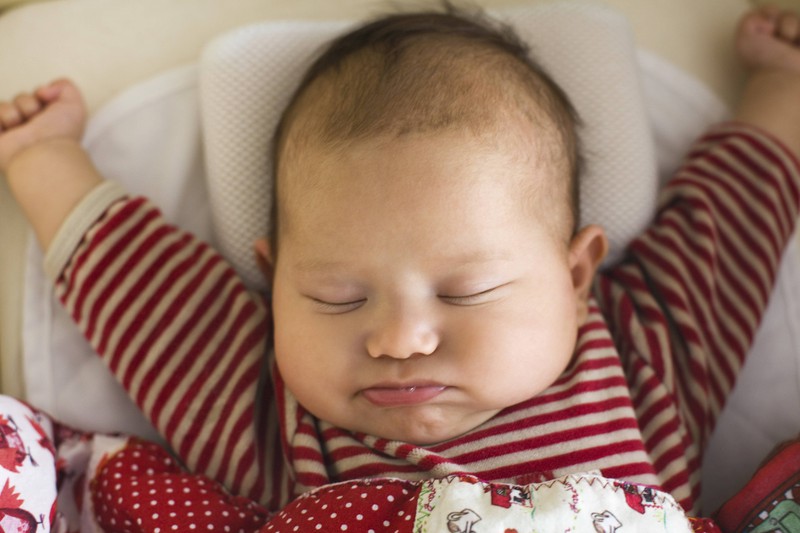 Als Säugling benötigt man ziemlich viel Schlaf. Bis zu 15 Stunden am Tag!