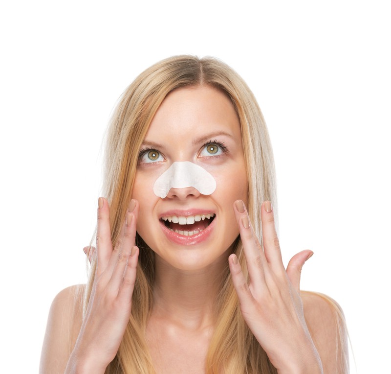 Nose Strips benutzen viele Frauen, um ihre Poren zu reinigen