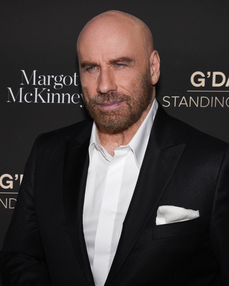 Heute sieht Schauspieler John Travolta etwas älter aus und er hat keine Haare mehr