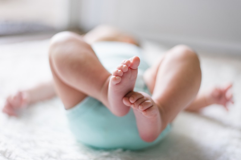 Eltern quälen ihr 5 Monate altes Baby