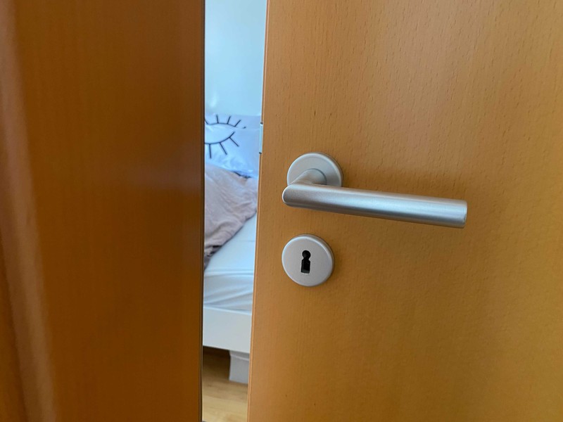 Eine geschlossene Tür ist beim Schlafen sicherer.