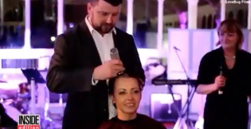 Deshalb hat sich die Braut bei ihrer eigenen Hochzeit die Haare abrasiert