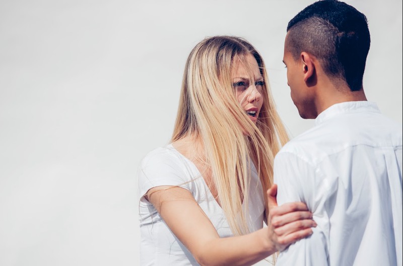 7 Anzeichen: Schadet dir deine Beziehung?