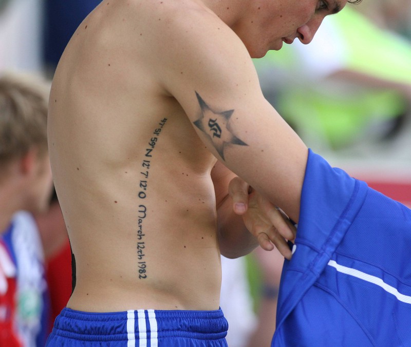 Der Fußballer Tobias Schweinsteiger hat auch ein solches Tattoo.