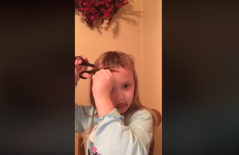 Fünfjährige schneidet Pony: Ein Haarschnitt für starke Nerven!