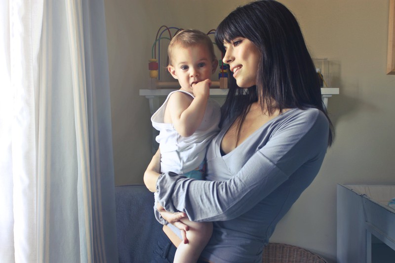 Warum Mütter am Schnuller ihres Babys nuckeln sollten