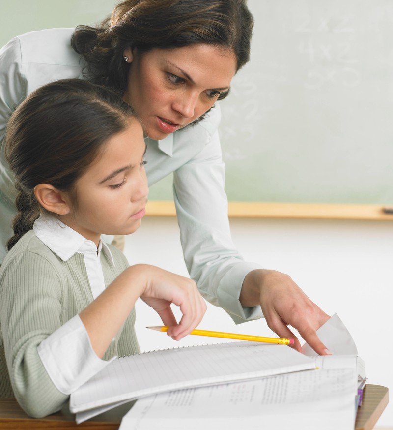 Die Schülerin ist immer noch dankbar, dass die Lehrerin ihr damals ungefragt Nachhilfe gab!