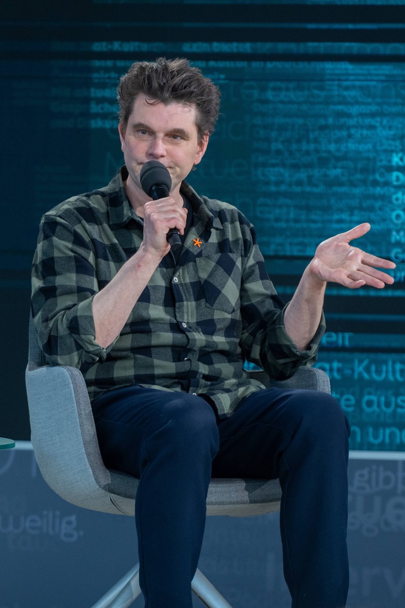 Der Kölner Comedian Lutz van der Horst spricht über sein stilles Cominh-out.