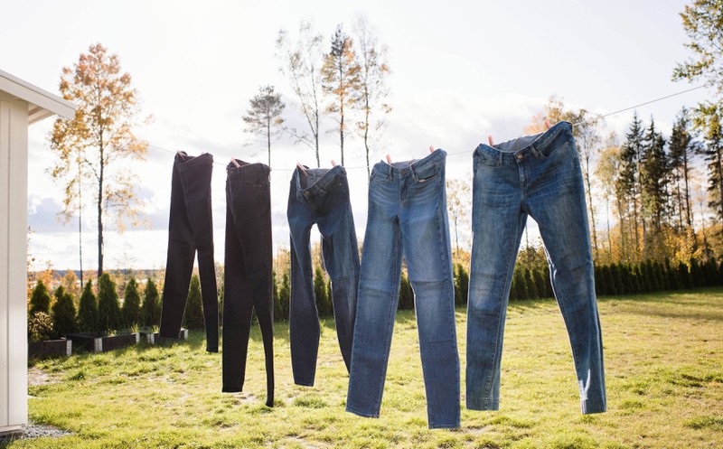 Ein Vorteil davon, die Jeans nicht zu waschen, ist dass sie sich dann perfekt an die individuelle Figur anpasst.