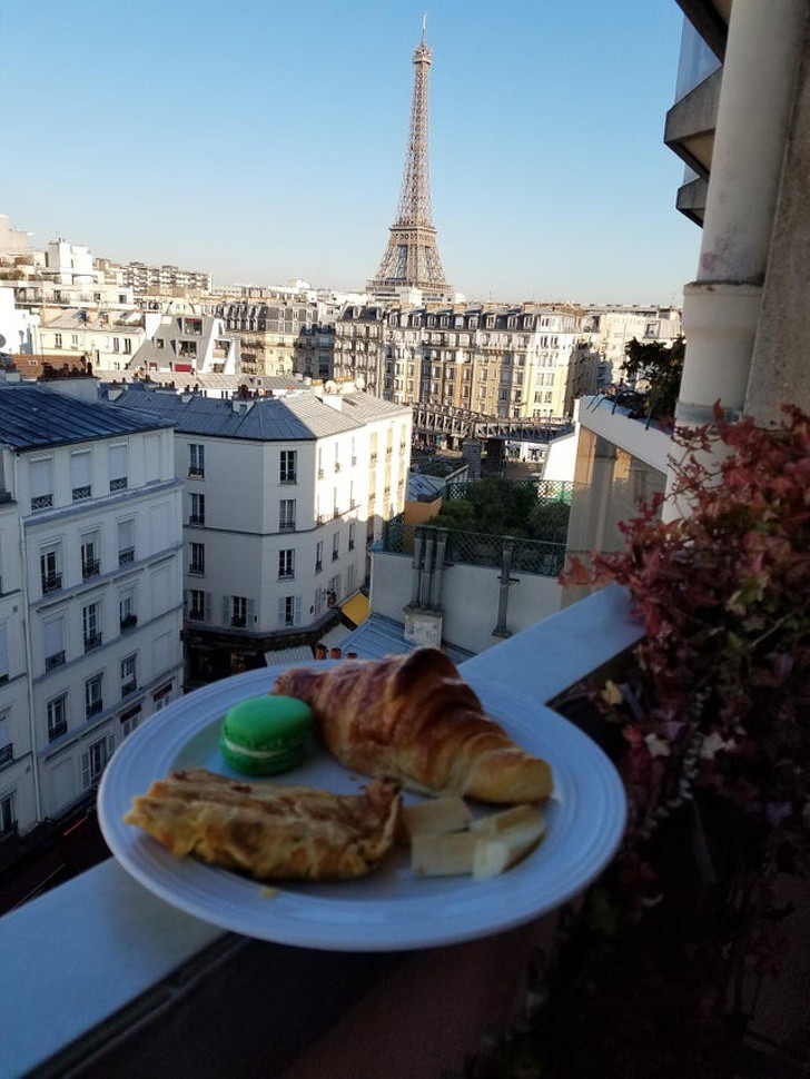 Dieses Bild zeigt eine Paris-Reise, ein Geschenk eines Mannes an seine Freundin.