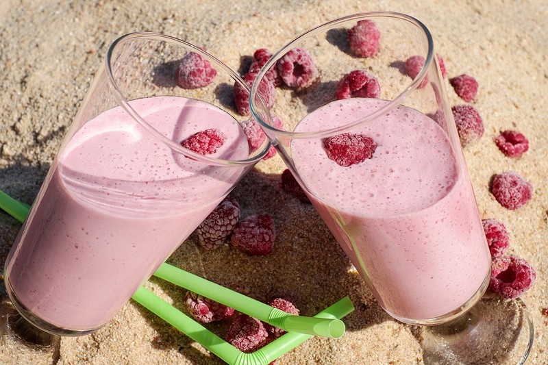 Drinks sind abgebildet und es geht um eine Sommerparty als Aktivität