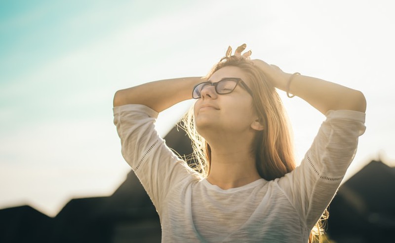 Zu sehen ist eine Frau und Single Frauen sind glücklicher
