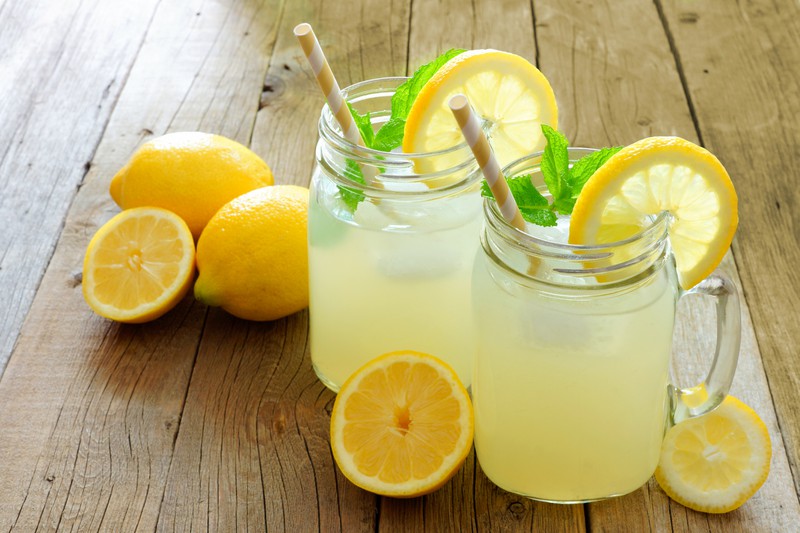 Frische Limonade, in hübschen Gläsern