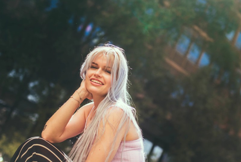 blond