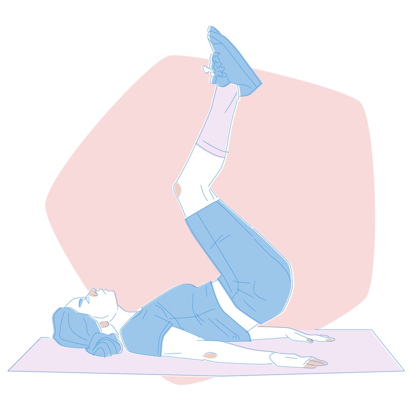 Die Übung Reverse Crunches, die den Bauch strafft